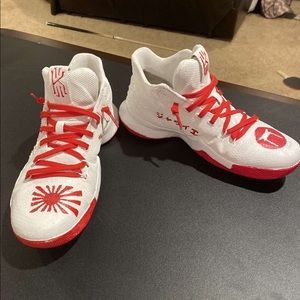 Kyrie 3s